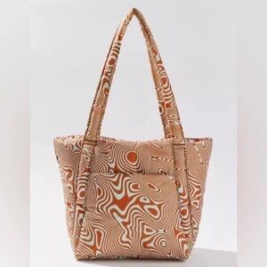 NWOT TRIPPY SWIRL BAGGU PUFFY TOTE